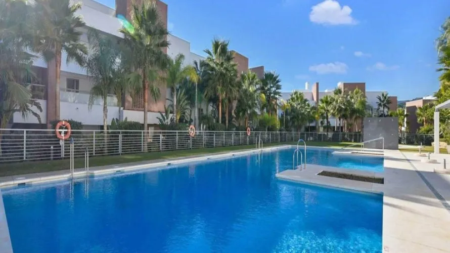 4 bedrooms apartment for sale , Benahavis, Spain No. 455 № 1
