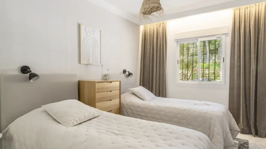 2 bedrooms apartment for sale , Nueva Andalucia, Spain No. 1055 № 1