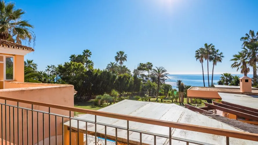 8 bedrooms villa for sale , Estepona, Spain No. 401 № 7
