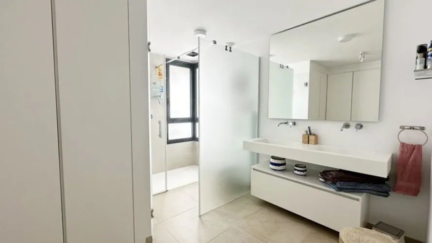 3 bedrooms apartment for sale , Estepona, Spain No. 941 № 14