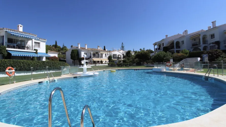 2 bedrooms apartment for sale , Estepona, Spain No. 1053 № 12