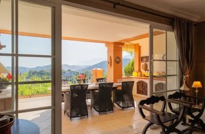 2 bedrooms apartment for sale , La Quinta, Spain No. 1016