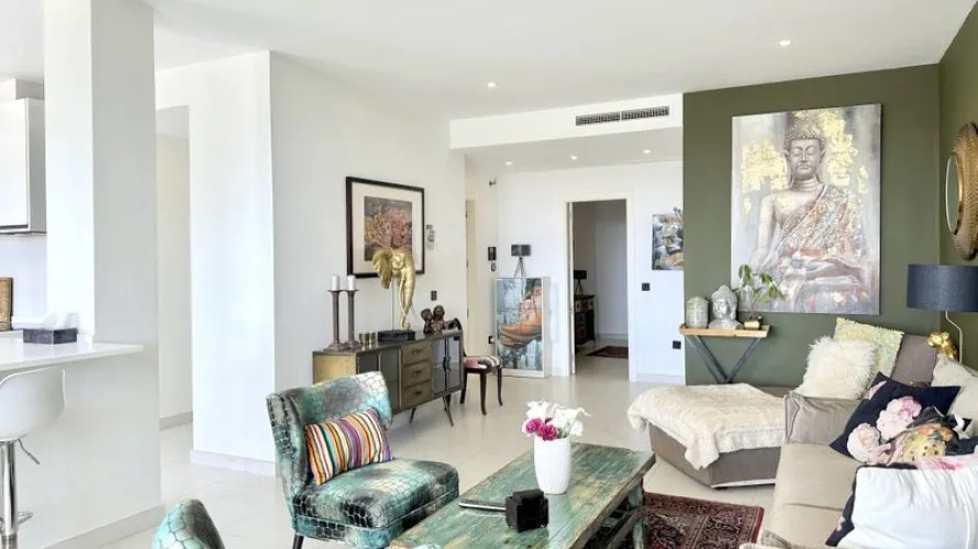 3 bedrooms apartment for sale , Estepona, Spain No. 944 № 2