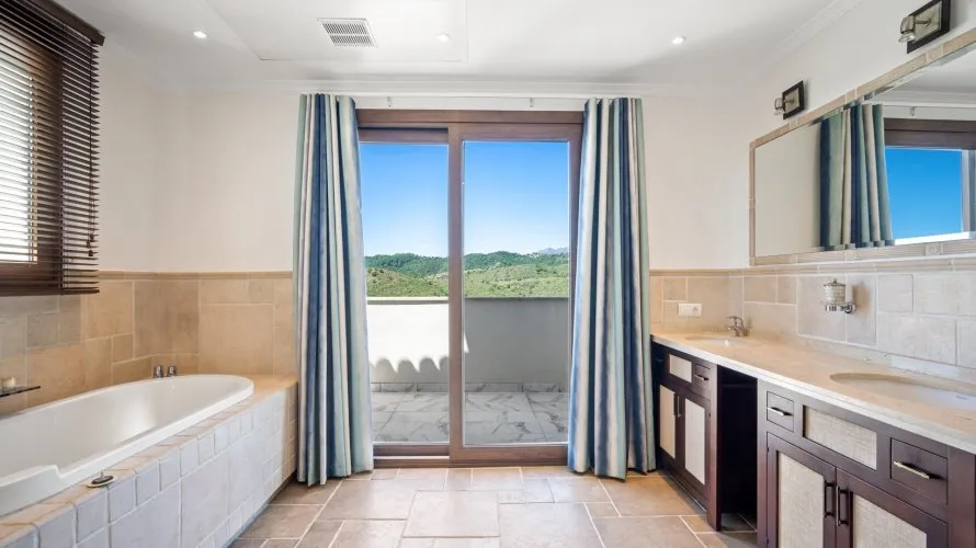 6 bedrooms villa for sale , Benahavis, Spain No. 664 № 15