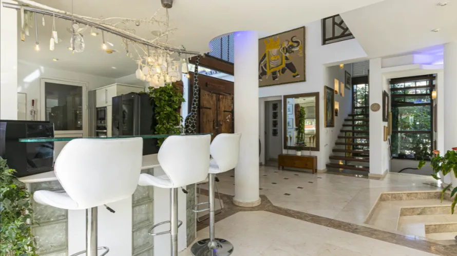 4 bedrooms villa for sale , Marbella, Spain No. 1027 № 17