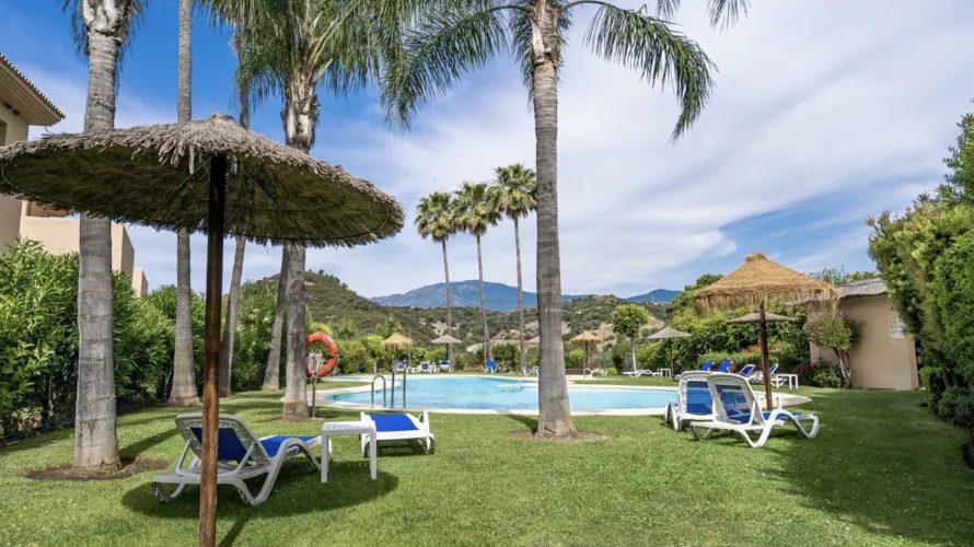 2 bedrooms apartment for sale , Estepona, Spain No. 1052 № 1