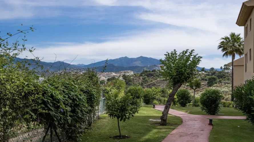 2 bedrooms apartment for sale , Estepona, Spain No. 1052 № 8