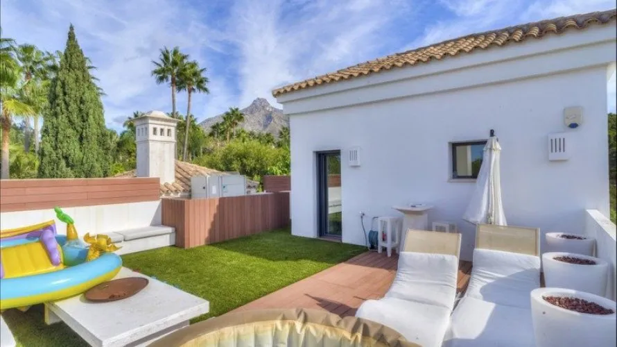 5 bedrooms villa for sale , Marbella, Spain No. 929 № 15