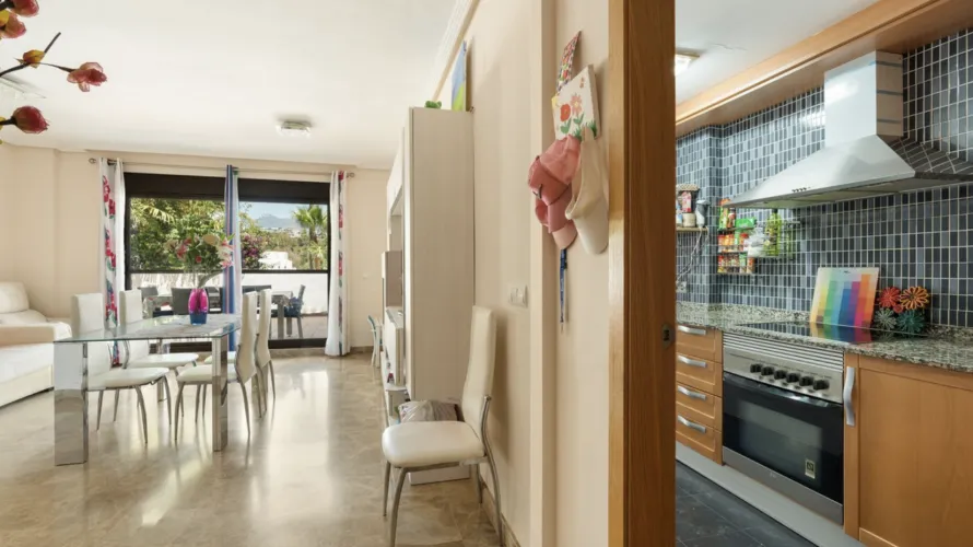 2 bedrooms apartment for sale , Estepona, Spain No. 667 № 5