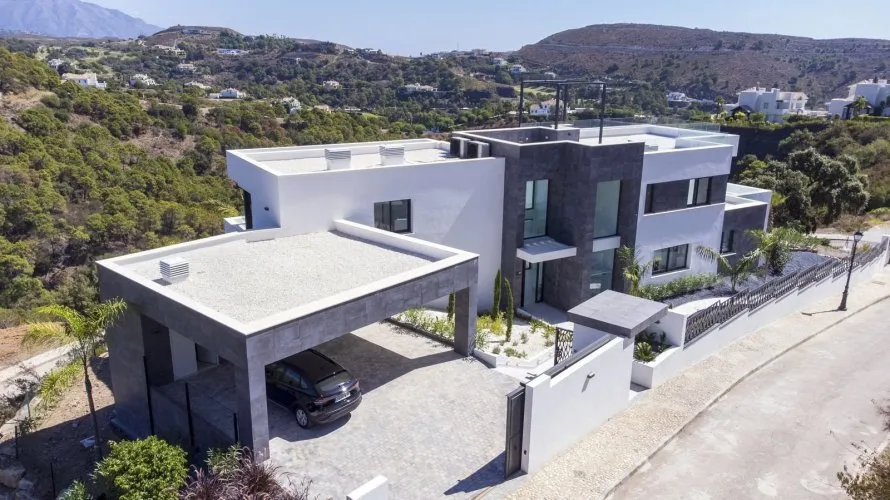 5 bedrooms villa for sale , Benahavis, Spain No. 400 № 1