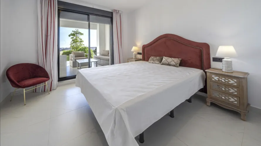 2 bedrooms apartment for sale , Estepona, Spain No. 662 № 3