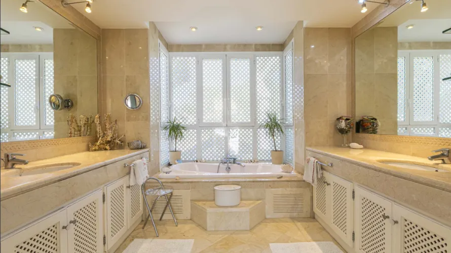 4 bedrooms villa for sale , Marbella, Spain No. 1027 № 11