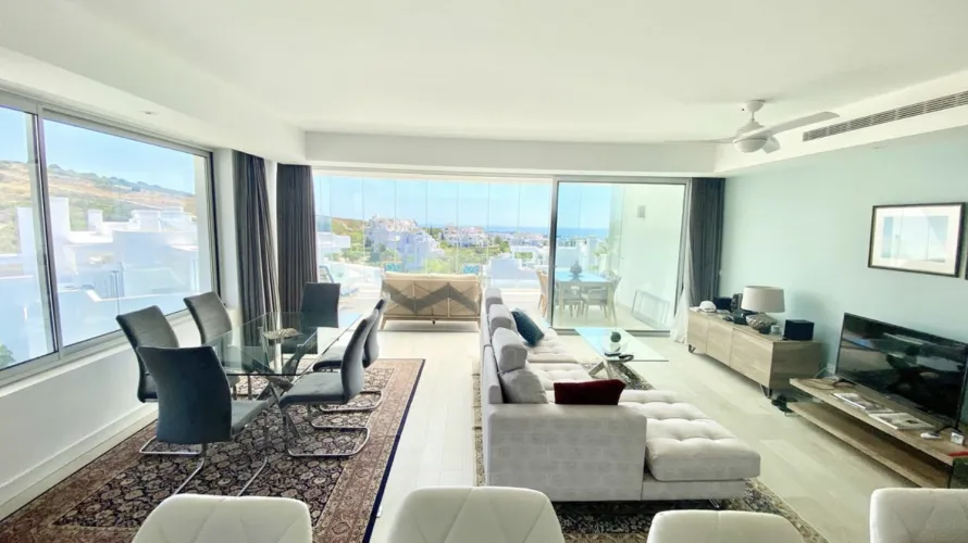 3 bedrooms apartment for sale , Estepona, Spain No. 1048