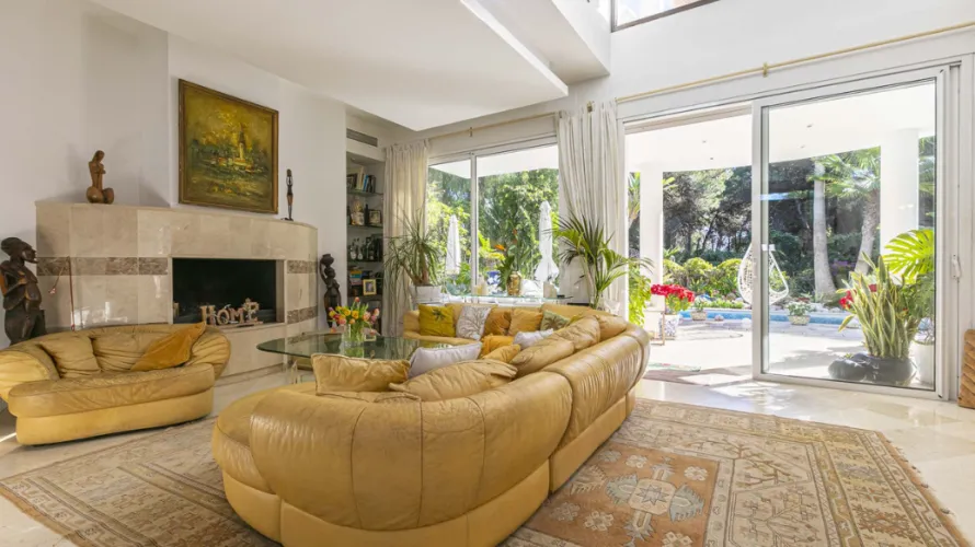 4 bedrooms villa for sale , Marbella, Spain No. 1027 № 19