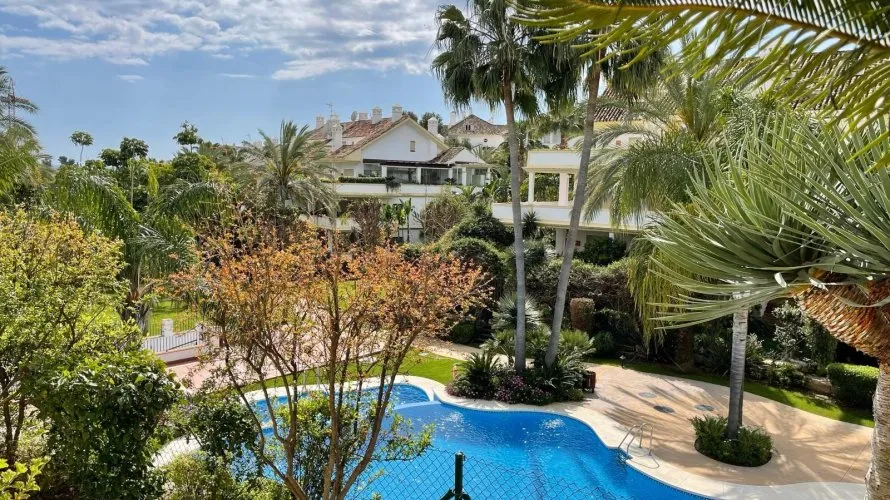 2 bedrooms apartment for sale , Marbella, Spain No. 342 № 6