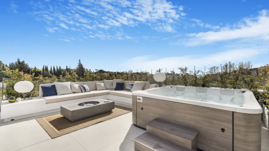 6 bedrooms villa for sale , Marbella, Spain No. 637 № 10