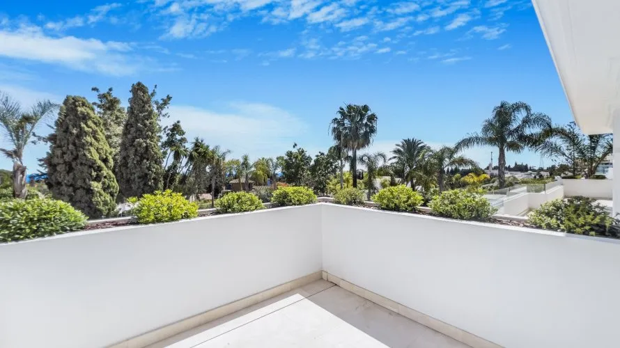 6 bedrooms villa for sale , Marbella, Spain No. 777 № 25