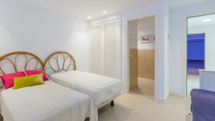 4 bedrooms villa for sale , Cortes (San Pedro De Alcantara), Spain No. 1024 № 7