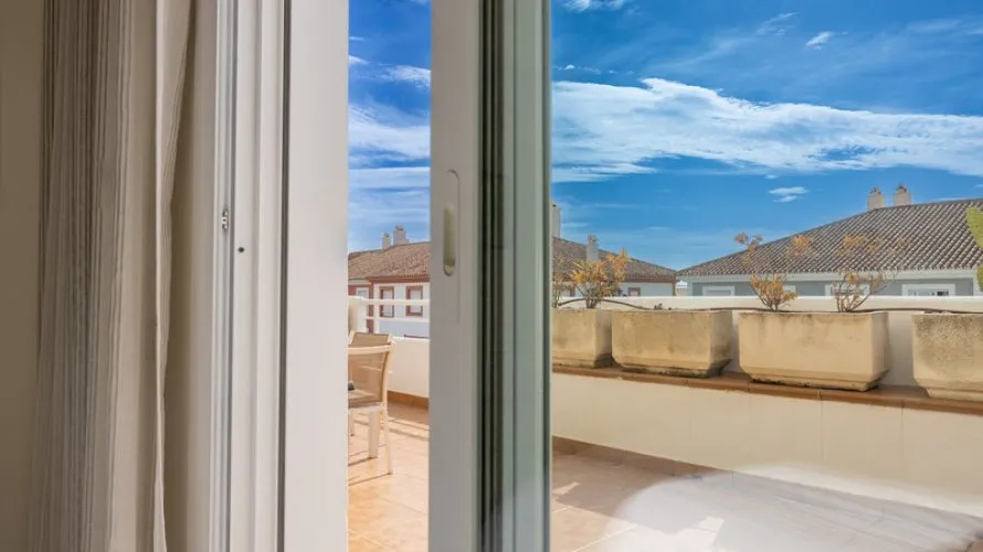 2 bedrooms apartment for sale , Estepona, Spain No. 587 № 7