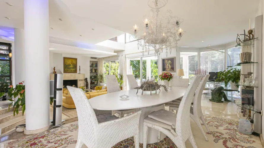 4 bedrooms villa for sale , Marbella, Spain No. 1027 № 15