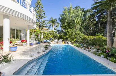 4 bedrooms villa for sale , Marbella, Spain No. 1027