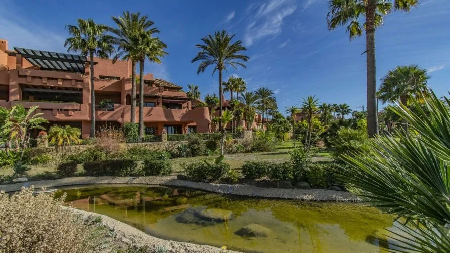 3 bedrooms apartment for sale , Estepona, Spain No. 881 № 1