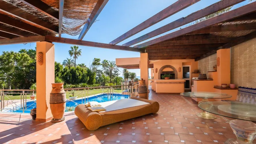 8 bedrooms villa for sale , Estepona, Spain No. 401 № 23