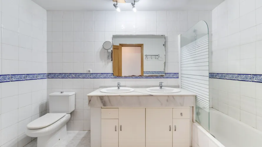 3 bedrooms apartment for sale , Estepona, Spain No. 649 № 10