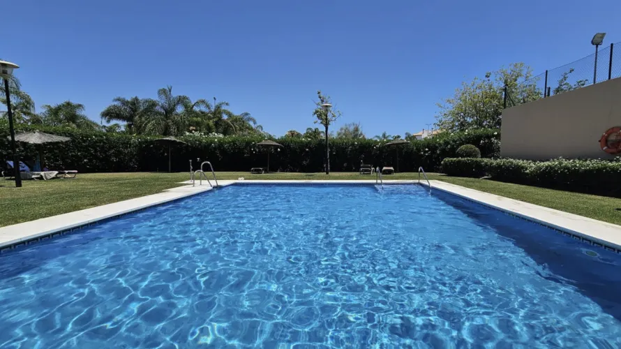 2 bedrooms apartment for sale , Estepona, Spain No. 1051 № 4