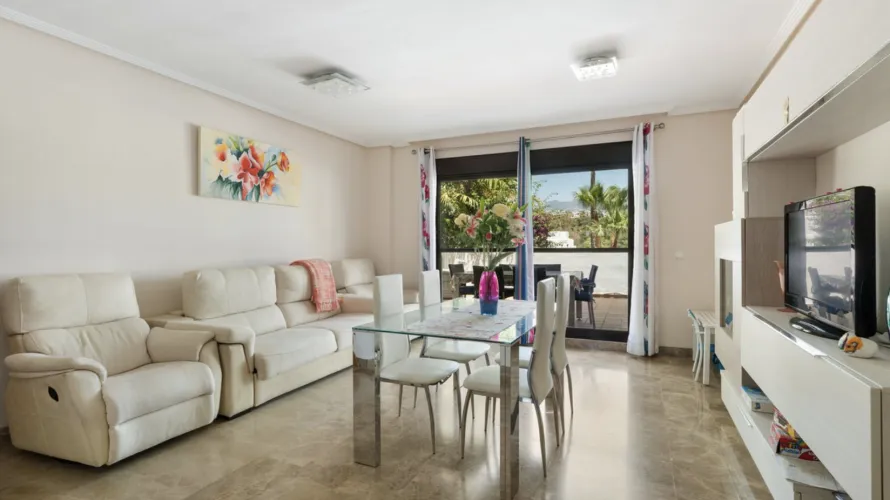 2 bedrooms apartment for sale , Estepona, Spain No. 667 № 4