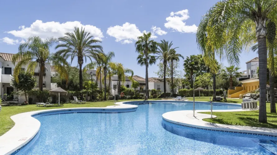 2 bedrooms apartment for sale , Nueva Andalucia, Spain No. 1055 № 5