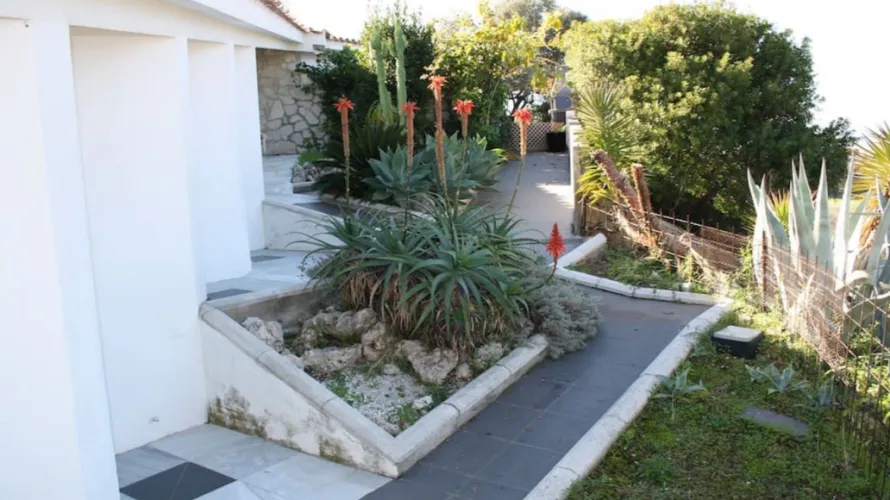 6 bedrooms villa for sale , Marbella, Spain No. 1025 № 1