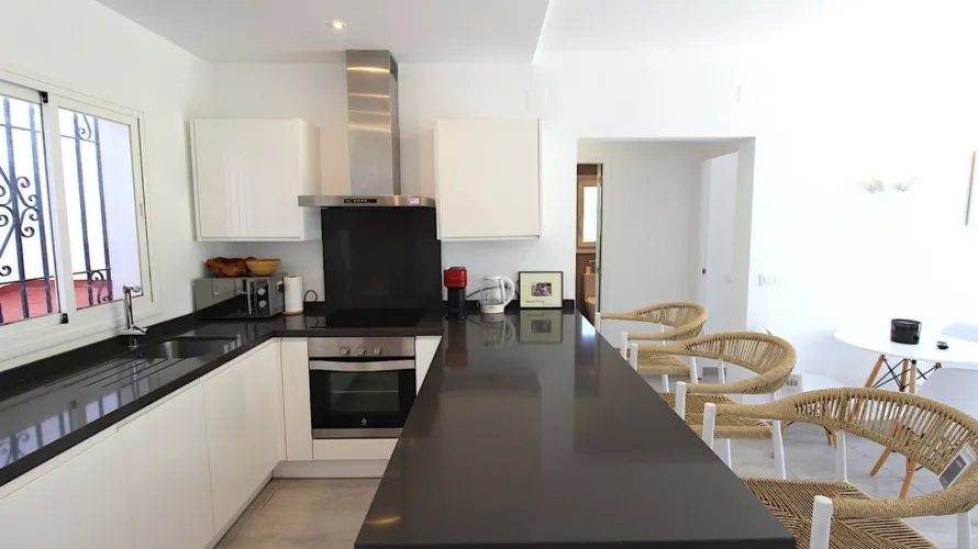 2 bedrooms apartment for sale , Estepona, Spain No. 1053 № 7