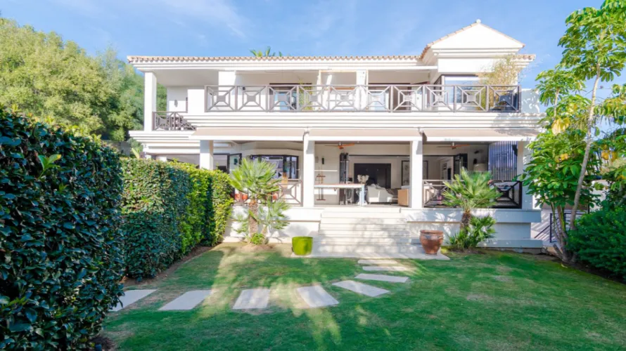 5 bedrooms villa for sale , Nueva Andalucia, Spain No. 1021 № 24