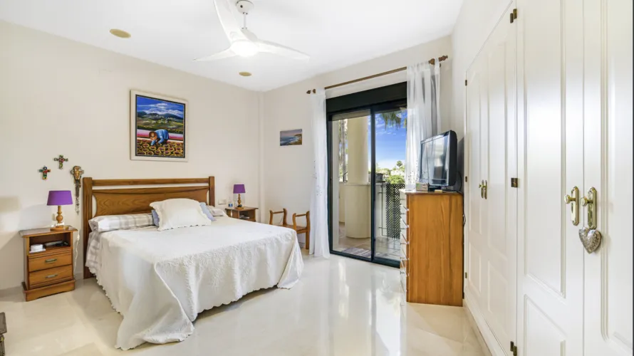 2 bedrooms apartment for sale , Cortes (San Pedro De Alcantara), Spain No. 661 № 14