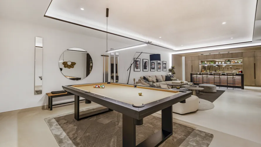 6 bedrooms villa for sale , Marbella, Spain No. 637 № 1