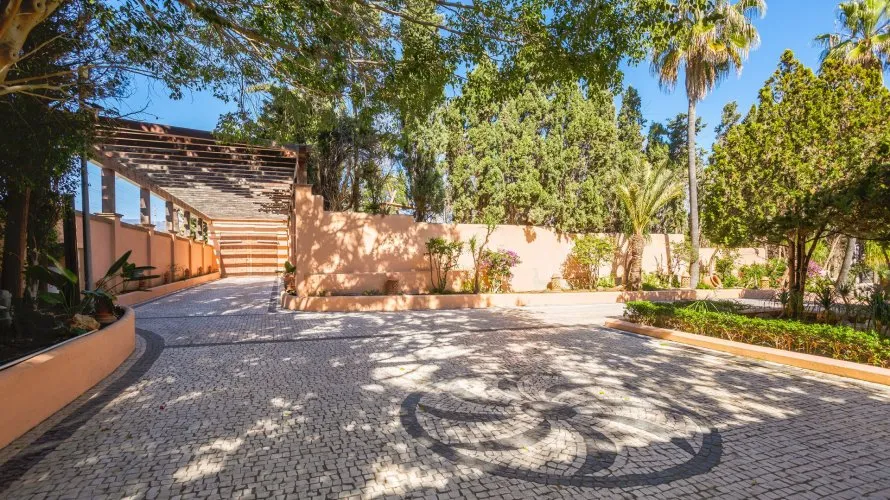 8 bedrooms villa for sale , Estepona, Spain No. 401 № 28