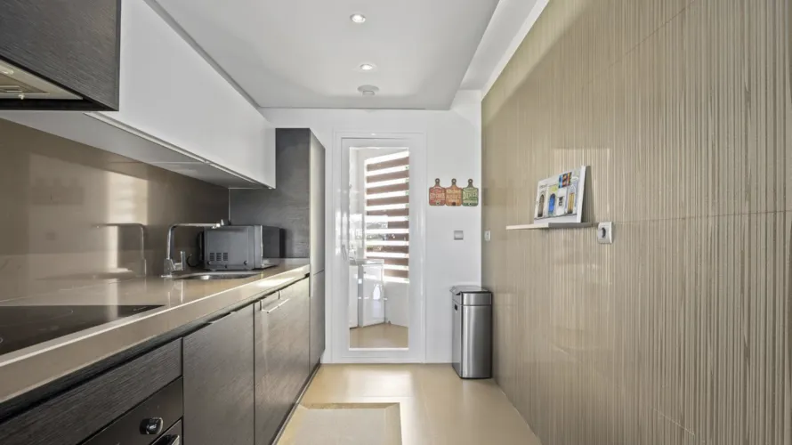 3 bedrooms apartment for sale , Benahavis, Spain No. 1030 № 8