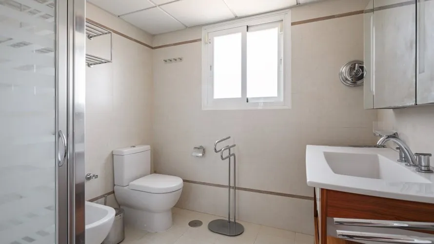 8 bedrooms villa for sale , Estepona, Spain No. 401 № 16