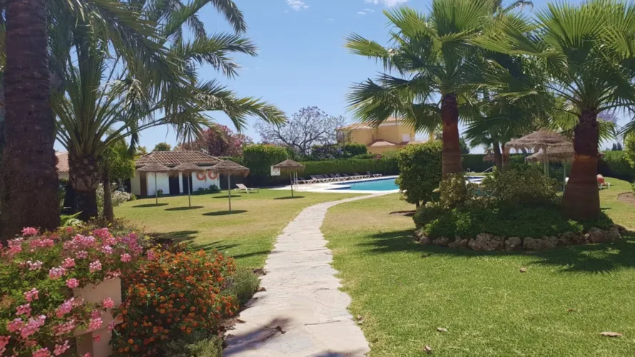 2 bedrooms apartment for sale , Benahavis, Spain No. 620 № 1