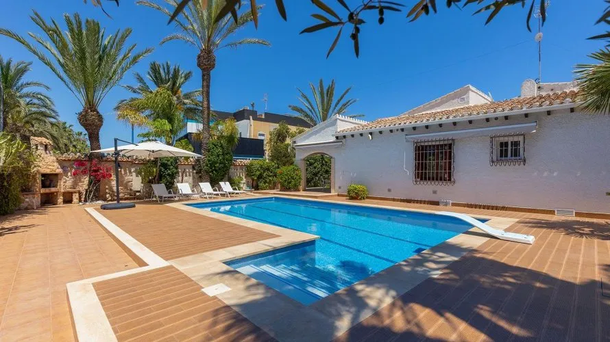 4 bedrooms villa for sale, Alicante, Spain No. 2086