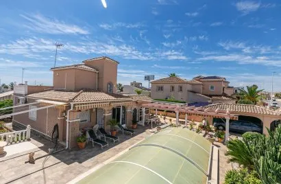 158m² villa for sale, Cabo Roig, Spain No. 2462