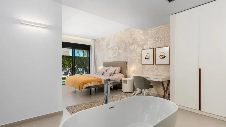 4 bedrooms villa for sale, Campoamor, Spain No. 2010 № 27