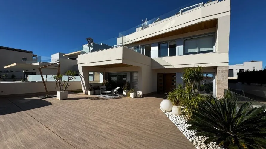 4 bedrooms villa for sale, Campoamor, Spain No. 2587 № 4