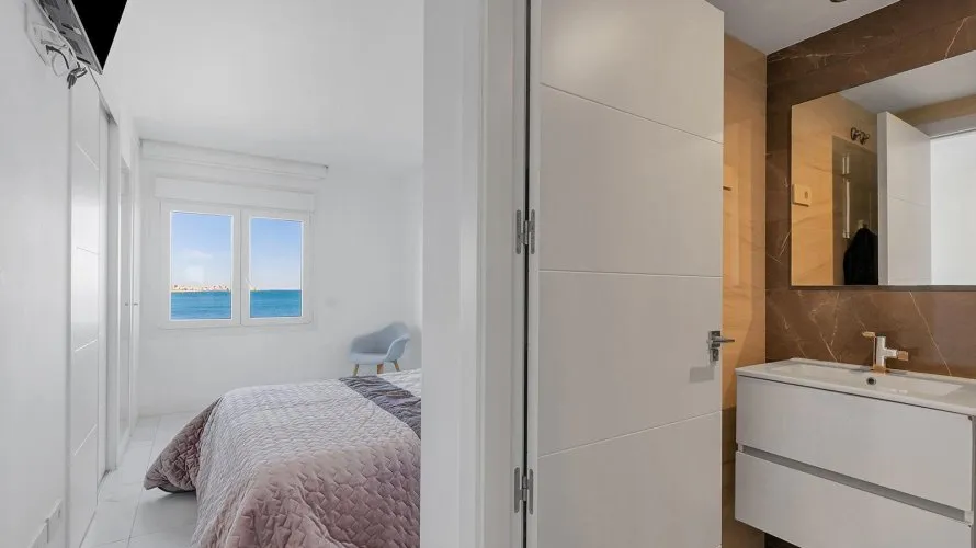 2 bedrooms apartment for sale, Torrevieja, Spain No. 2606 № 5