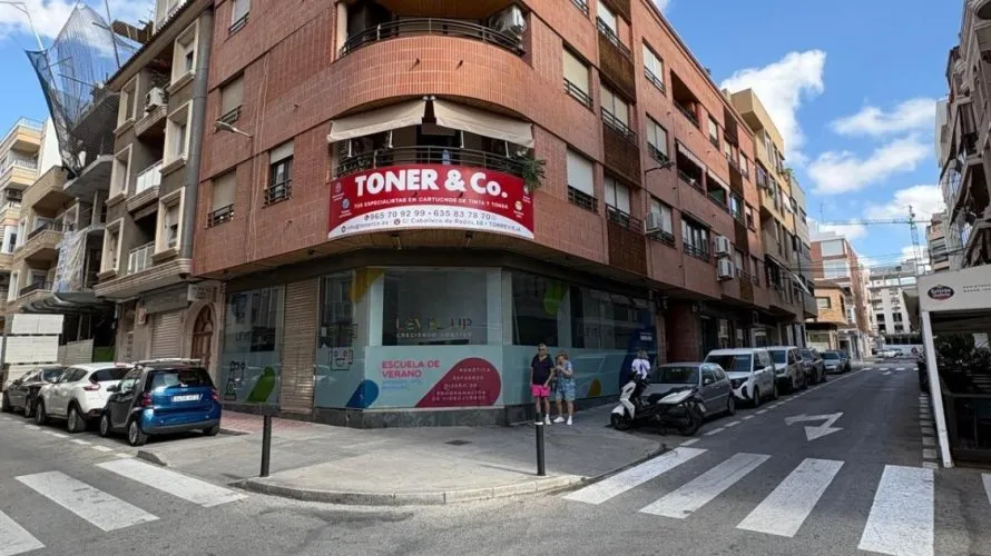 4 bedrooms apartment for sale, Torrevieja, Spain No. 2694 № 2