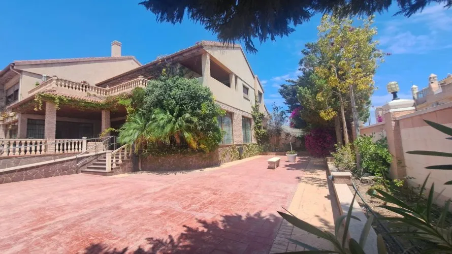 871m² commercial property for sale, La Zenia, Spain No. 1459 № 10