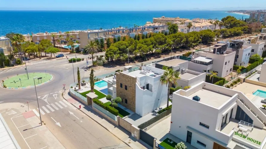 4 bedrooms villa for sale, Campoamor, Spain No. 2010 № 3