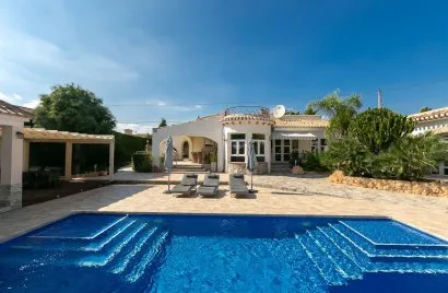 344m² villa for sale, Alicante, Spain No. 2338