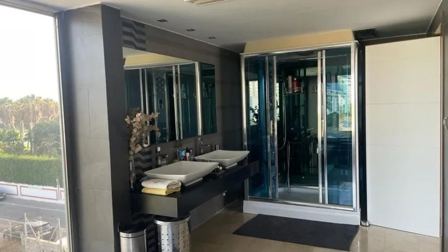 5 bedrooms villa for sale, Alicante, Spain No. 2557